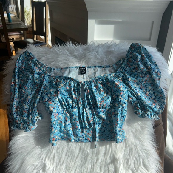 Turquoise Blue Floral Top w/ Scrunch Sleeves and Bow Tie Detail size Small - Picture 8 of 8